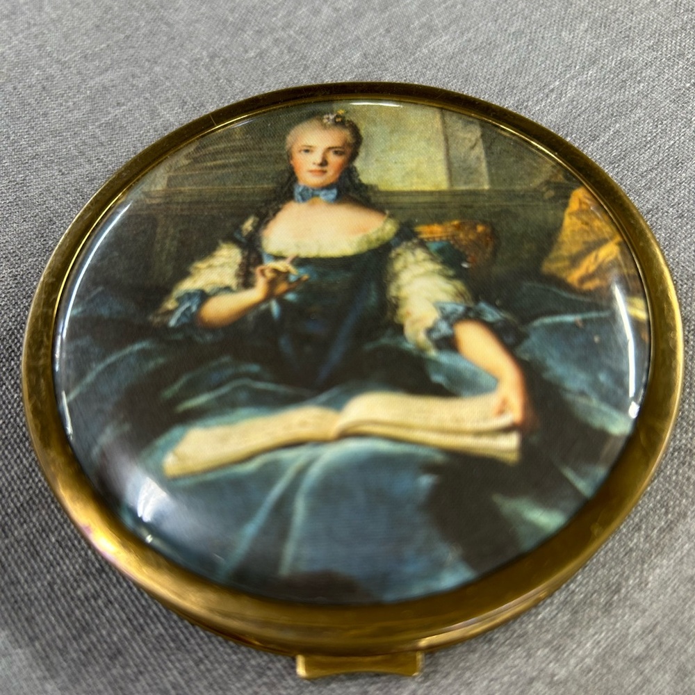 Vintage Compact by Stratton - Picture 2 of 7
